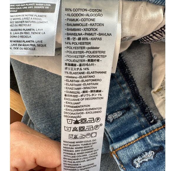 Levi's Women's Wedgie Straight Fit jeans, Size 25 x 28, EUC - Picture 5 of 5